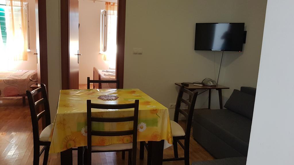 Apartments Jaksic Postira Bagian luar foto