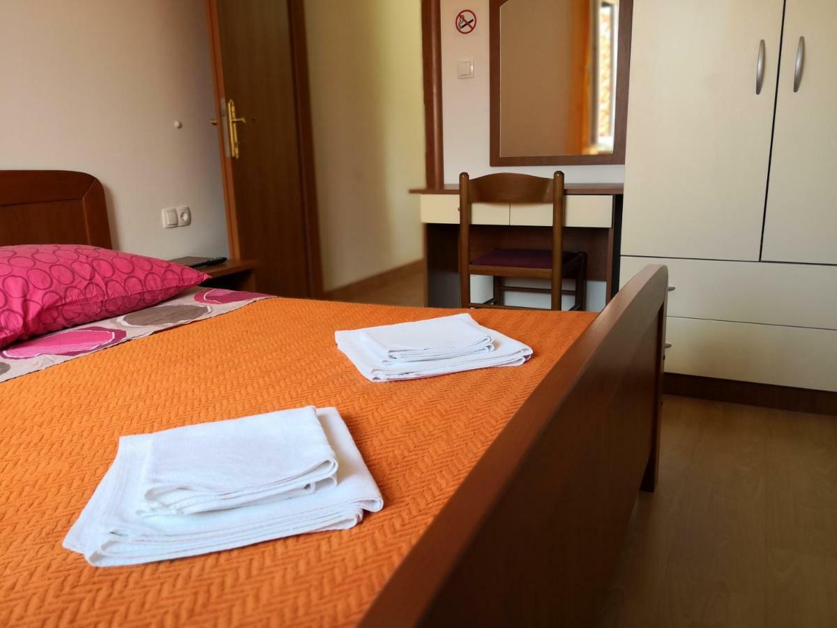 Apartments Jaksic Postira Bagian luar foto