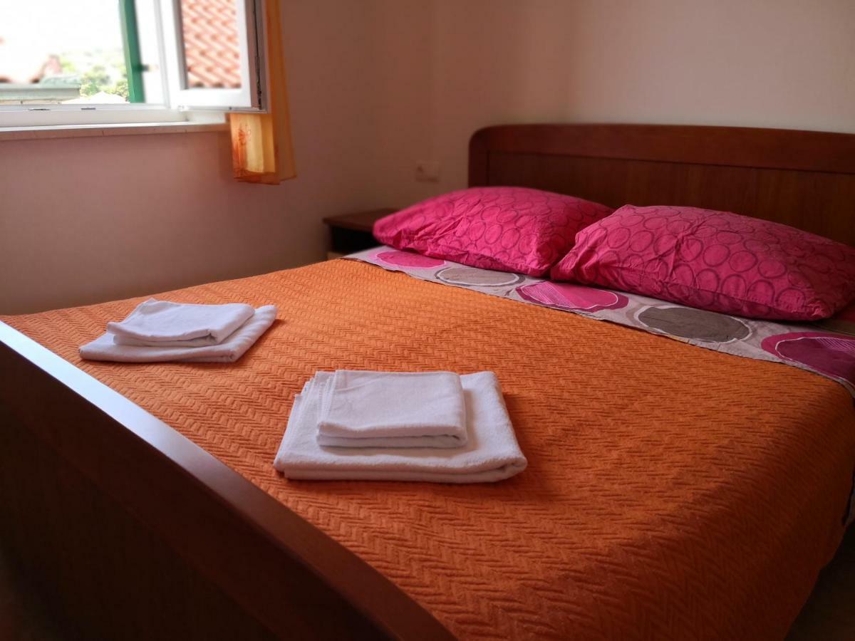 Apartments Jaksic Postira Bagian luar foto