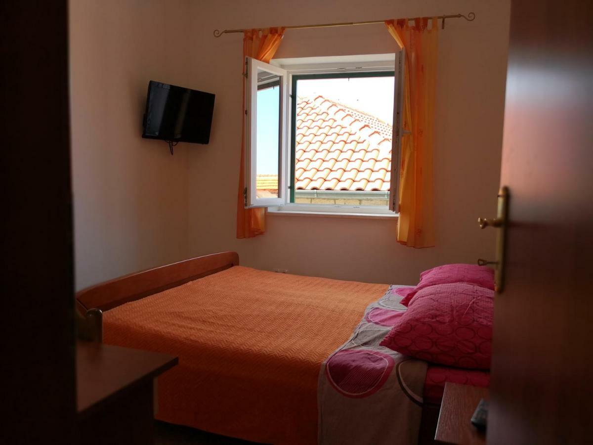 Apartments Jaksic Postira Bagian luar foto