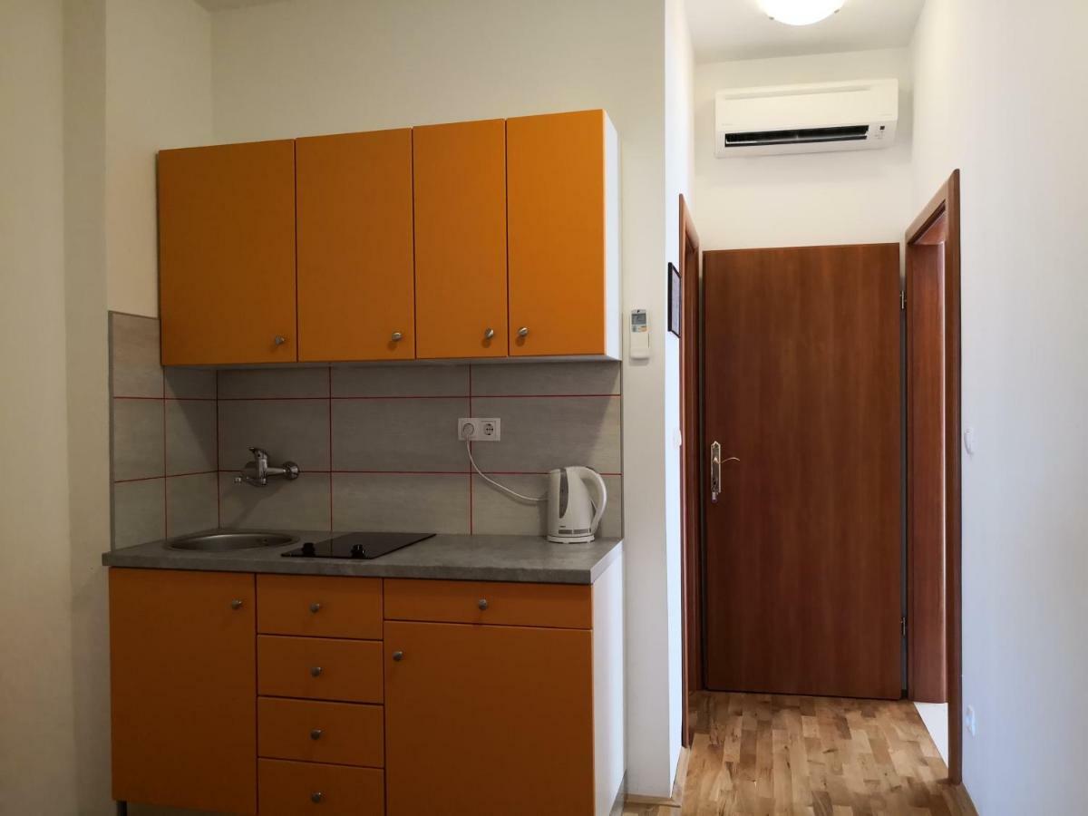 Apartments Jaksic Postira Bagian luar foto