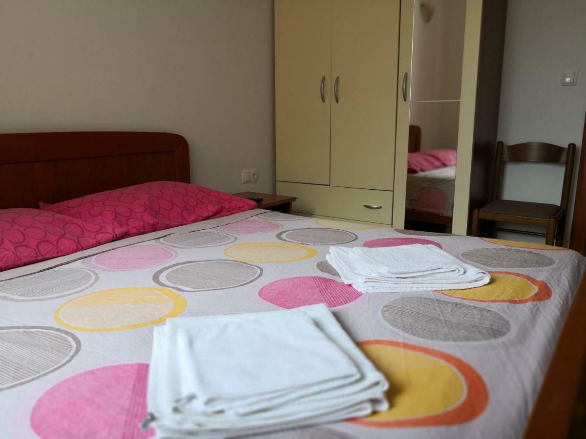 Apartments Jaksic Postira Bagian luar foto