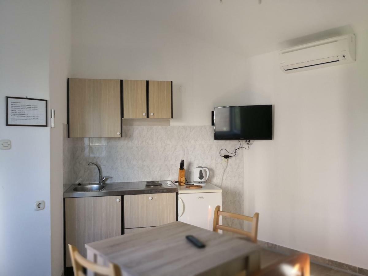 Apartments Jaksic Postira Bagian luar foto