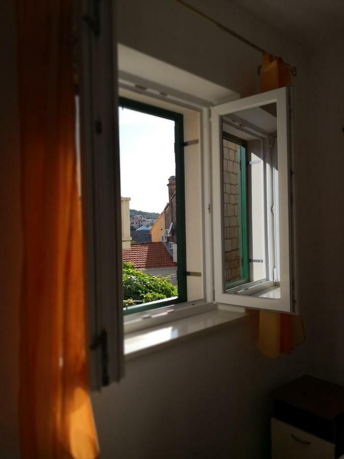 Apartments Jaksic Postira Bagian luar foto