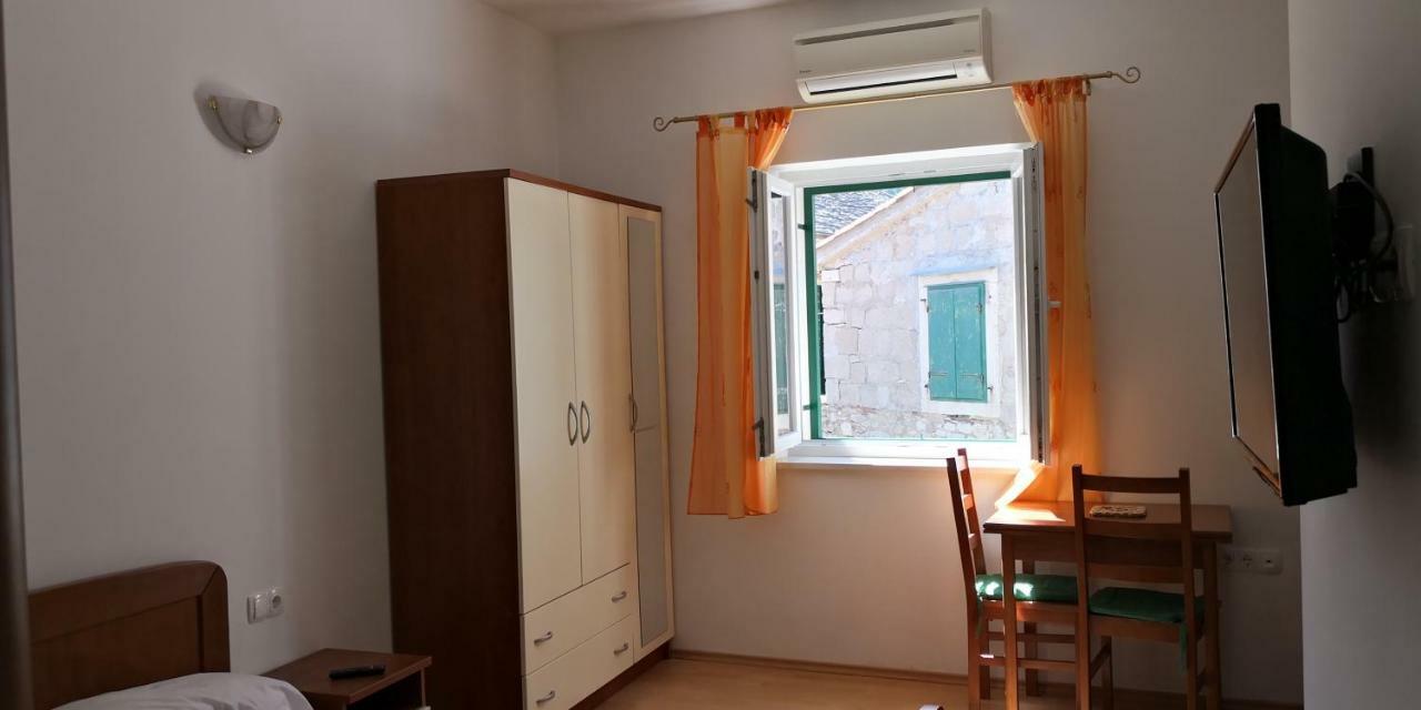 Apartments Jaksic Postira Bagian luar foto