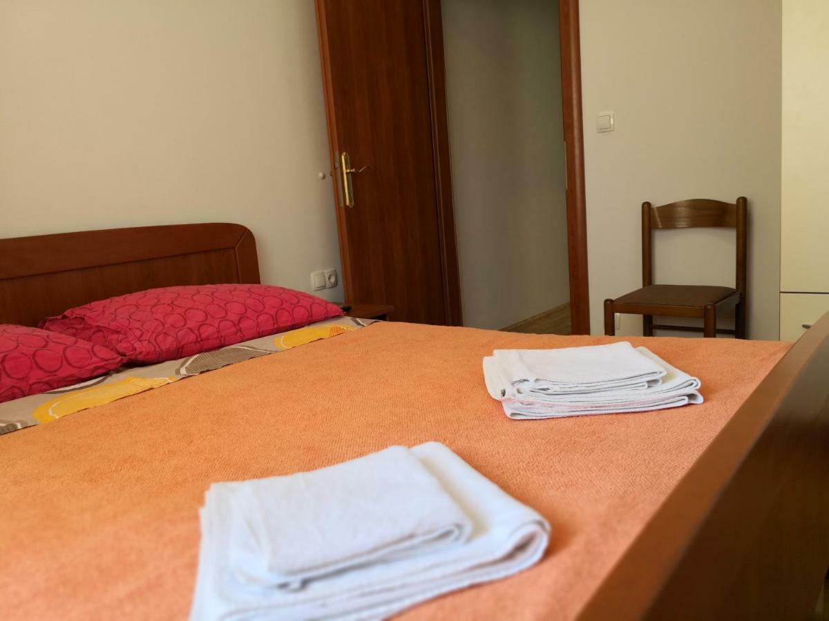 Apartments Jaksic Postira Bagian luar foto