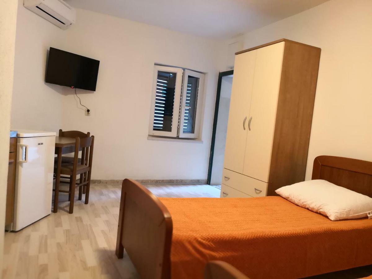Apartments Jaksic Postira Bagian luar foto