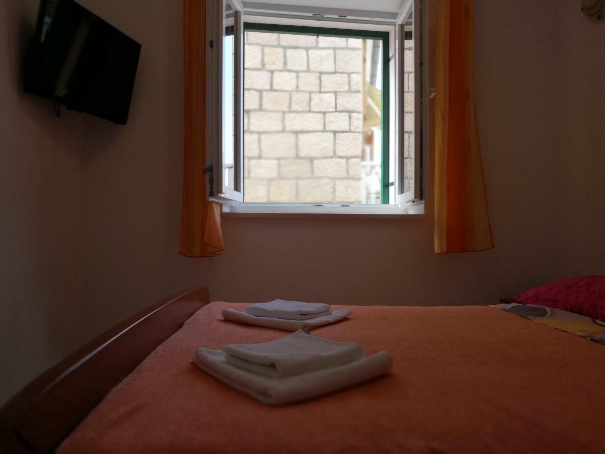 Apartments Jaksic Postira Bagian luar foto