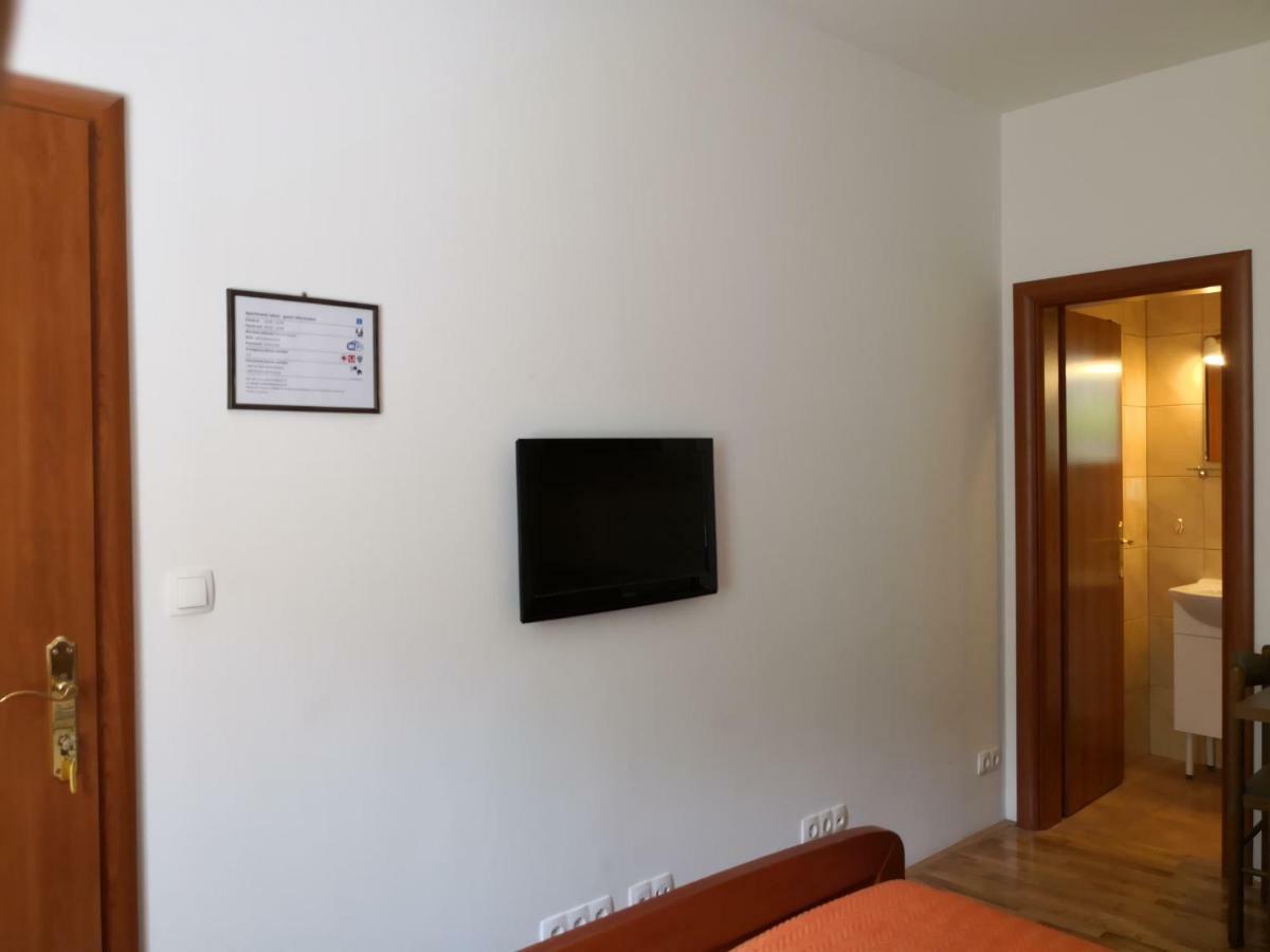 Apartments Jaksic Postira Bagian luar foto