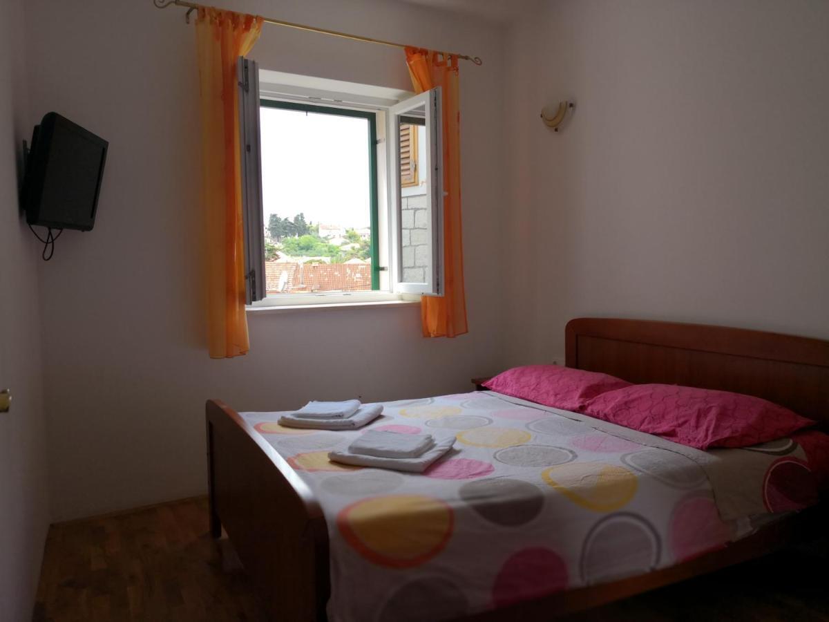 Apartments Jaksic Postira Bagian luar foto