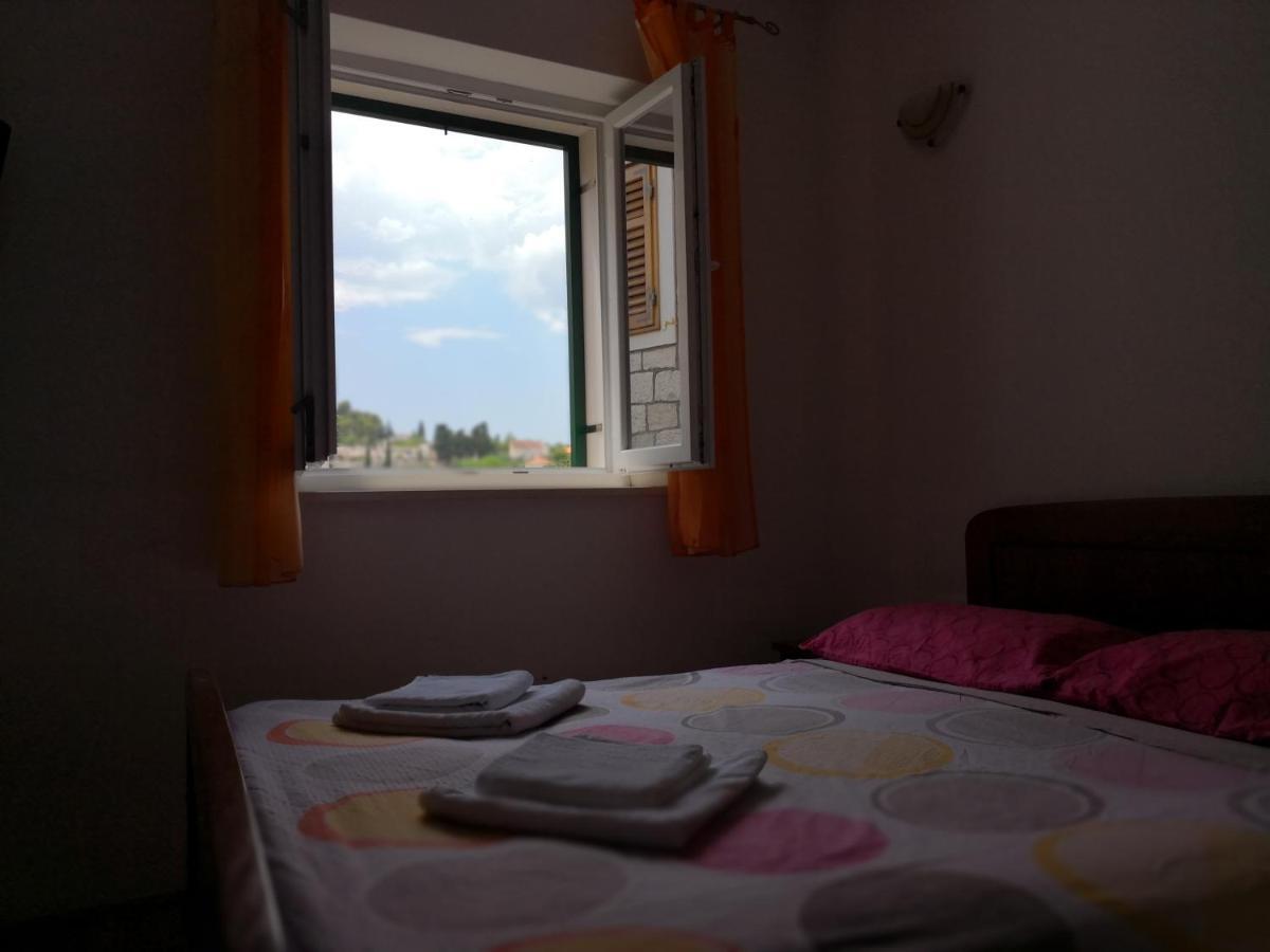 Apartments Jaksic Postira Bagian luar foto